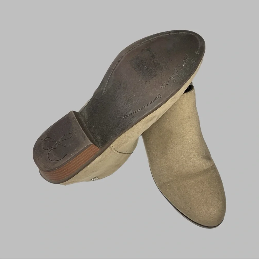 Sam Edelman “Petty Bootie” Sz 4 Putty/Tan Suede Heel Chelsea, also fits Youth 2